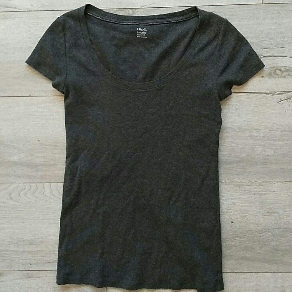 Gap scoop neck t shirt